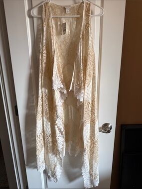 Cato Lace Overlay Vest in Cream